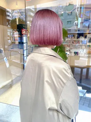ショート 韓国🇰🇷レイヤー カットオリーブカラーのヘアスタイル