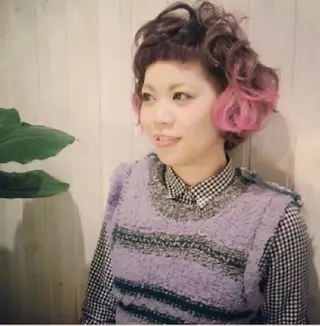 ショート カラー ヘアアレンジ 派手髪デザインカラー ヒロカのヘアスタイル