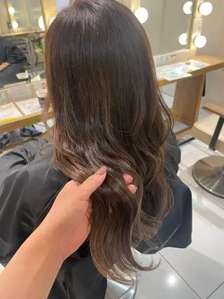 ロング カラー ヘアアレンジ ブリーチなしカラー/ 暖色カラー/艶カラーのヘアスタイル