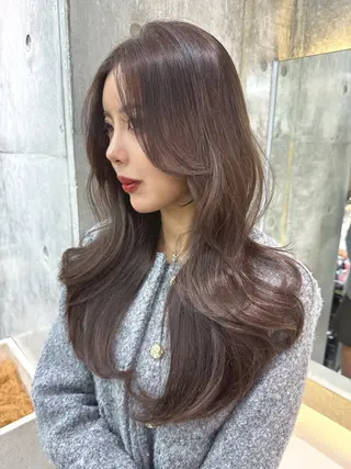 ロング カラー shion 透明感カラーのヘアスタイル