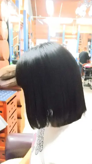 ミディアム 岡本 小百合のヘアスタイル