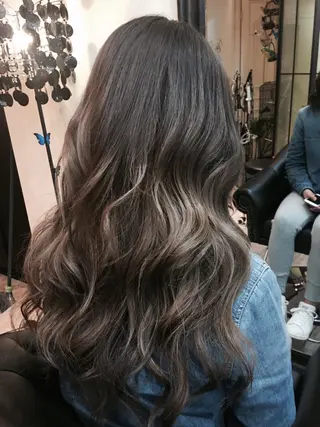 ロング カラー 鶴見 和美のヘアスタイル