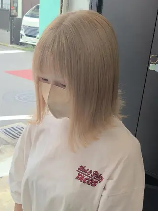 ショート ブリーチカラー🌈 嘉名 真樹のヘアスタイル