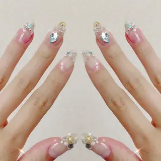ネイル VIERU 🌈🎀💖のネイルデザイン