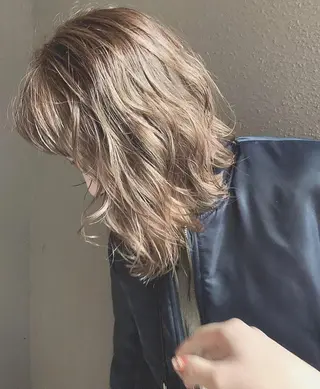 セミロング マツノ ユウキのヘアスタイル