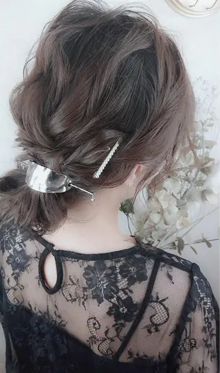 セミロング カレンダー 弁天町Tomoのヘアスタイル