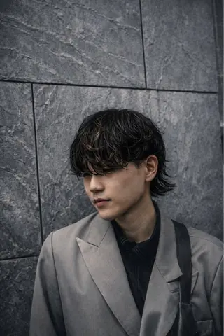 パーマ メンズハイトーン 北斗💍レイヤーのヘアスタイル