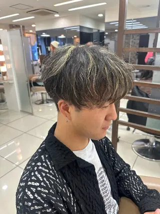 メンズ メンズ特化シャドウパ ーマラウンドマッシュのヘアスタイル