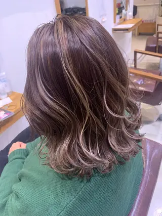ミディアム 川口 絵理のヘアスタイル