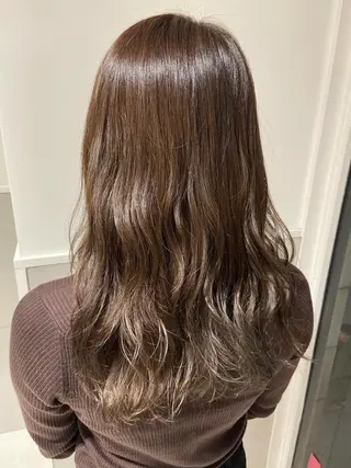 ロング カラー 小栗 麻衣のヘアスタイル