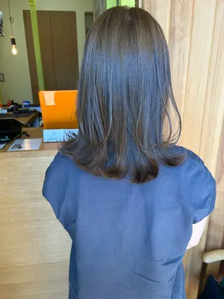 セミロング カラー 加岳井 しおりのヘアスタイル
