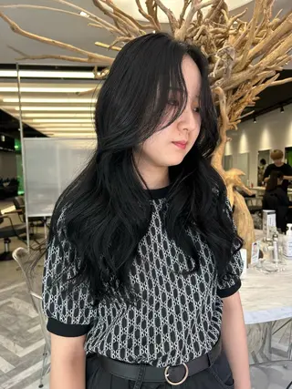 セミロング 透け感ベージュ /ミハルのヘアスタイル