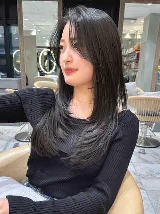 ロング Yuto レイヤー /ミルクティーのヘアスタイル