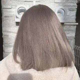 ミディアム カラー 🩶EM ILY🩶のヘアスタイル