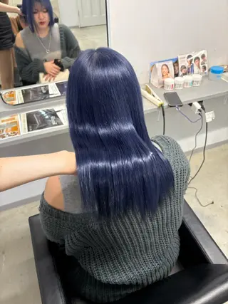 ロング noa 寒色系カラーブリーチのヘアスタイル