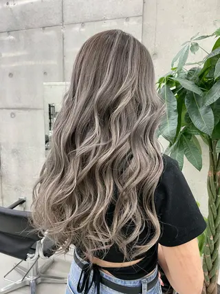 ロング カラー 岡留 愛美のヘアスタイル