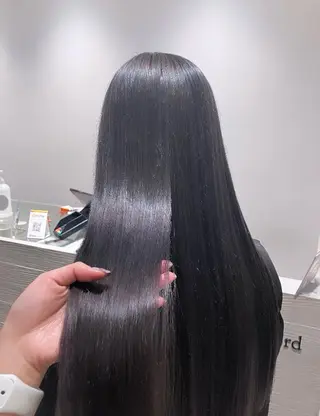 ロング カラー サキ🤍ハイトーン 🩰くびれ巻きヘアのヘアスタイル