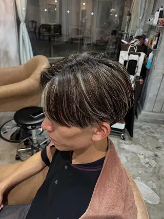 ミディアム カラー 秋葉 玲唯のヘアスタイル