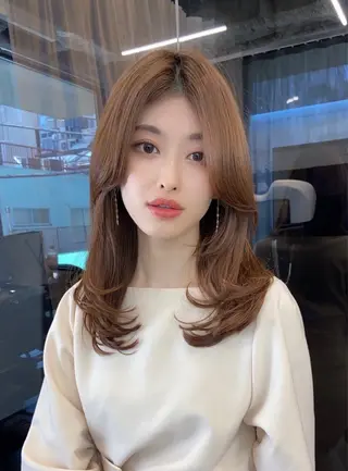 ミディアム 伊藤 莉奈　韓国ヘアのヘアスタイル