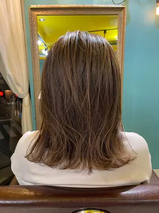 セミロング カラー 末石 智のヘアスタイル