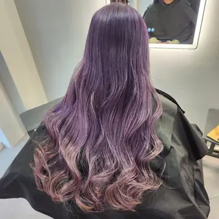 ロング カラー ツヤ髪✨縮毛矯正 ハイトーンカラーのヘアスタイル