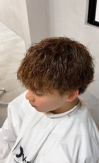メンズ ツイスト シャドー マッシュおがたたくむのヘアスタイル