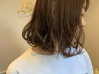 ミディアム カラー 鈴木 麻希のヘアスタイル