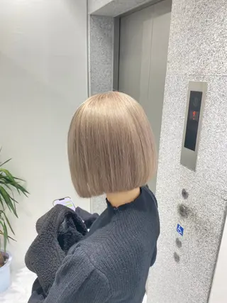 ショート カラー ヘアアレンジ 🫧モテる💗ダメー ジレスハイトーン🫧のヘアスタイル