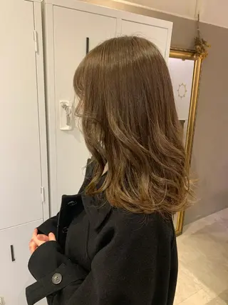 セミロング カラー 佐藤 永夏のヘアスタイル