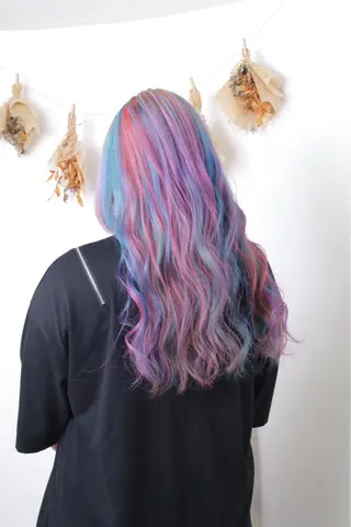 ロング カラー パーマ ヘアアレンジ 推し活専用 【派手髪】飯野ゆかりのヘアスタイル