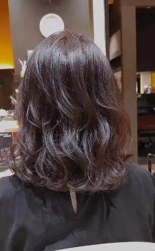 ミディアム ホリウチ ユキエのヘアスタイル