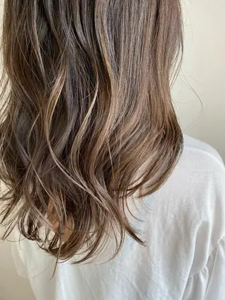 ミディアム マツダテ ホノカのヘアスタイル