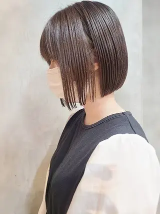 ショート レイヤー・カット モデル・透明感カラーのヘアスタイル