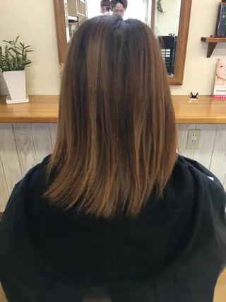 カラー 平井 秀乙のヘアスタイル