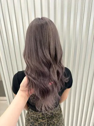 セミロング あやめ🪽 オリーブ/ハイトーンのヘアスタイル