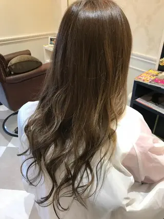ロング カラー 粟田 めぐみのヘアスタイル