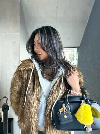 ミディアム カラー ミルクティーベージュ ブリーチ🖤サヤカのヘアスタイル