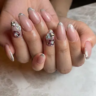 ネイル 里見 麗のネイルデザイン