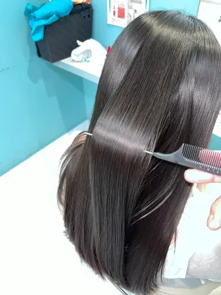 ミディアム 透明感カラー/レイヤ ー/顔まわり/辻部のヘアスタイル