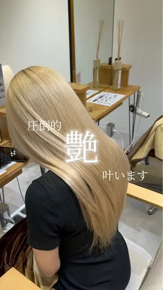 ロング カラー 肌に馴染むハイトーン /ミルクティーカラーのヘアスタイル