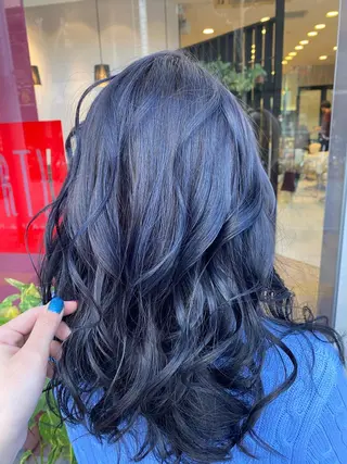 セミロング カラー デザインカラー✨新倉 佑奈のヘアスタイル