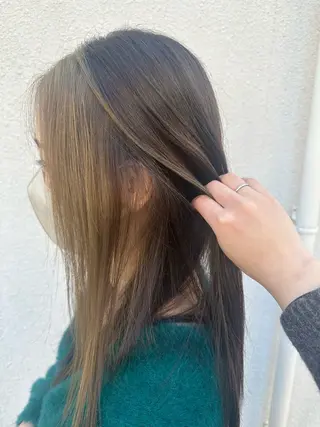 ロング カラー 安達 望のヘアスタイル