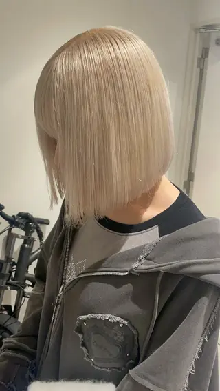 ミディアム ikiRu ﾊｲﾄｰﾝ/渋谷のヘアスタイル