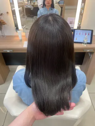 ミディアム カラー ハイトーン/レイヤー 似合わせ・ユキノのヘアスタイル