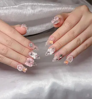 ネイル Lee Nailsのネイルデザイン