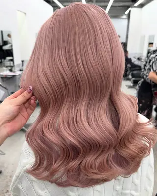 ロング カラー ヘアアレンジ 原宿ハイトーンカラー 🌼みるい🌼のヘアスタイル