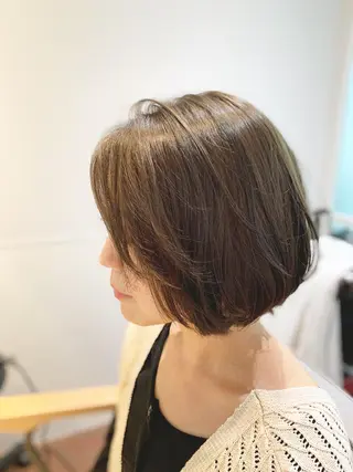 ミディアム カラー ヘアアレンジ 髪と心を整える美容師 透明感カラー/ボブのヘアスタイル