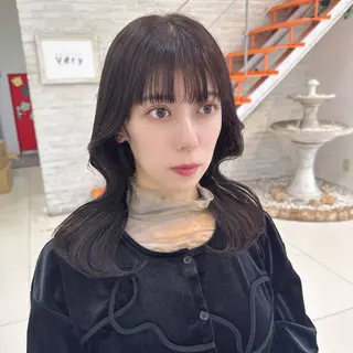 セミロング カラー 岩戸優奈 束感まつげ ピンク/ベージュのヘアスタイル