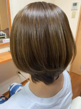 ショート カラー NATURAL MOMOMIのヘアスタイル