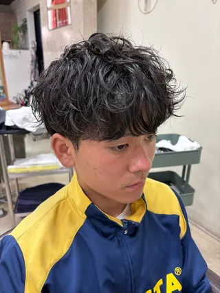パーマ メンズ 会社で浮かない ビジネスヘア/心斎橋のヘアスタイル